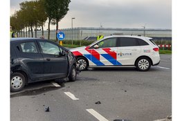 Twee auto's botsen op kruising in Wervershoof: bestuurder mee naar politiebureau