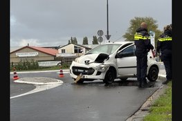 Aanrijding tussen twee auto’s op de Westerzeedijk in Medemblik
