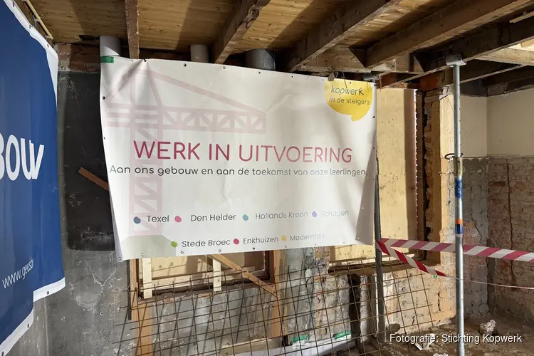 Tijdcapsule met wensen en dromen onder nieuw gebouw kindcentrum De Wegwijzer Opperdoes