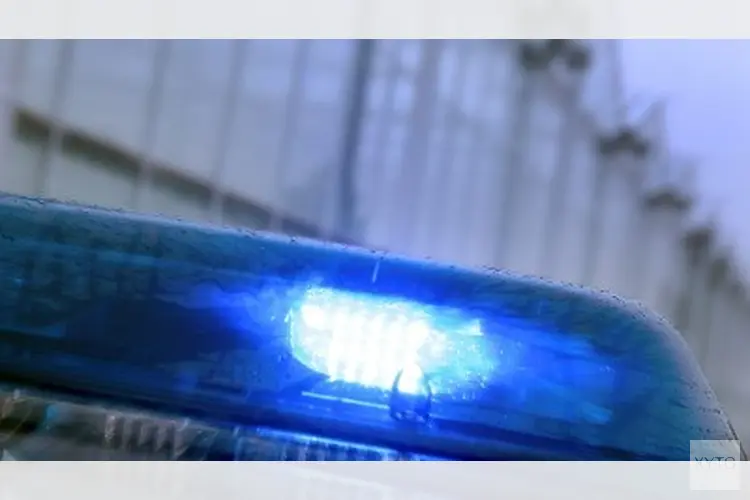 Man overleden na auto te water in Oostwoud
