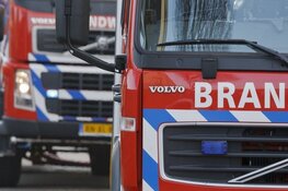 Grote brand bij kartbedrijf in Andijk is onder controle