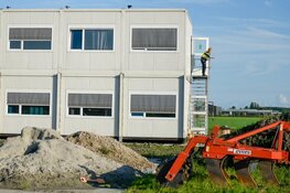 Man raakt zwaargewond na val uit raam in Oostwoud