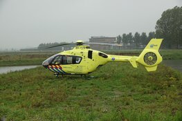 Automobilist bekneld bij ongeluk Zwaagdijk