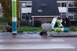 Auto te water in Zwaagdijk-Oost