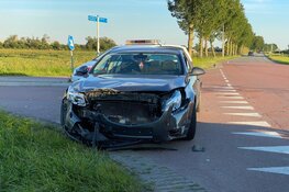 Zware schade bij ongeval op kruising in Zwaagdijk-Oost
