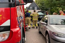 Auto vliegt in brand in Andijk