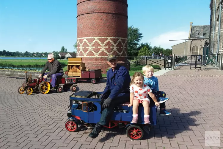 Medemblikker steamfair stoommodellen in de spotlights