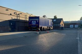 Vrachtwagen in botsing met automobilist