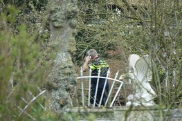 Grote politie-actie bij woning in Wognum, auto in beslag genomen