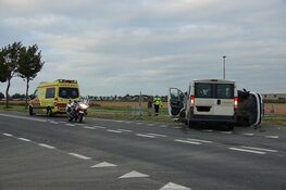 Twee personen naar ziekenhuis gebracht na flinke botsing in Andijk
