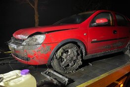 Automobilist vlucht na in sloot te zijn gereden in Andijk