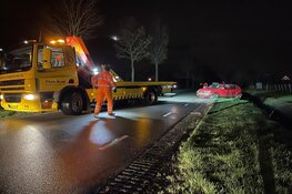 Automobilist vlucht na in sloot te zijn gereden in Andijk